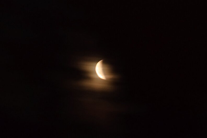 Partielle_Phase_hinter_Wolken_mofi20110615_07.jpg