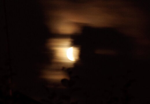 Partielle Phase hinter Wolken mofi20110615 10
