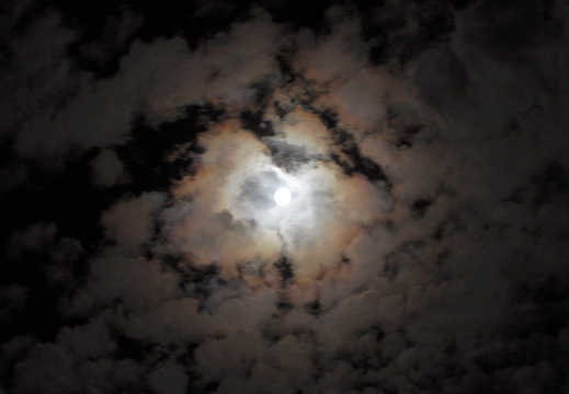 Maximale Finsternis 23-51h UT