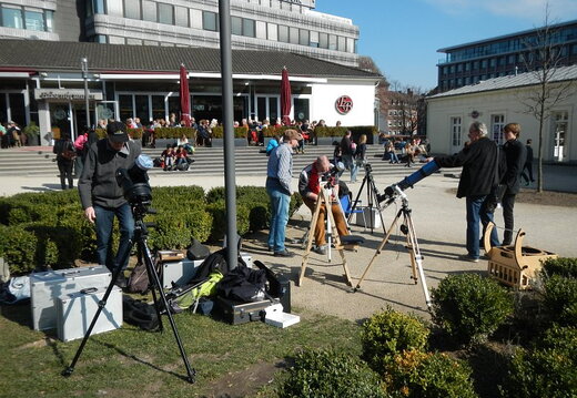 Aufbau um 12h im Elisengarten