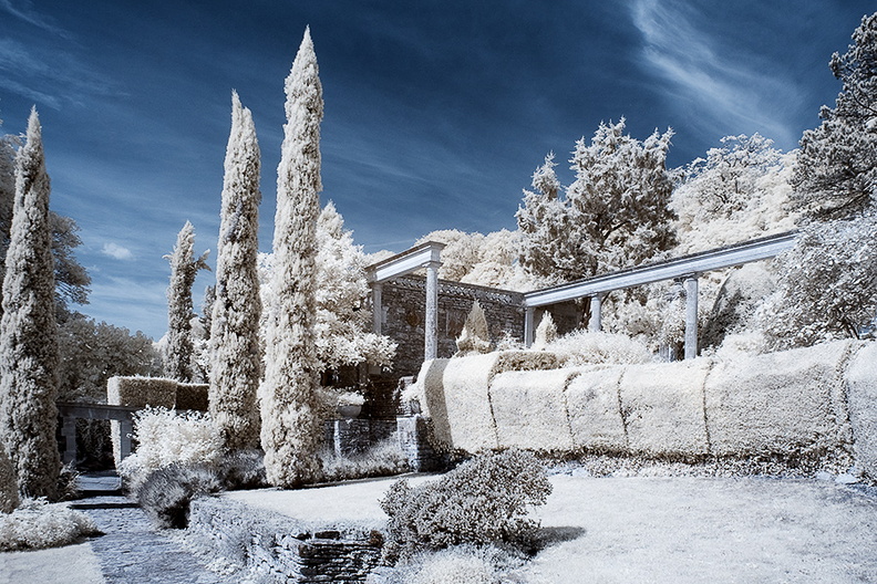 Iford_Manor_Garden_D70IR_DSC_5440.jpg