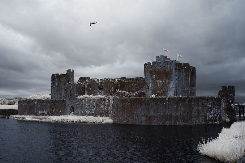 Caerphilly_Castle.jpg
