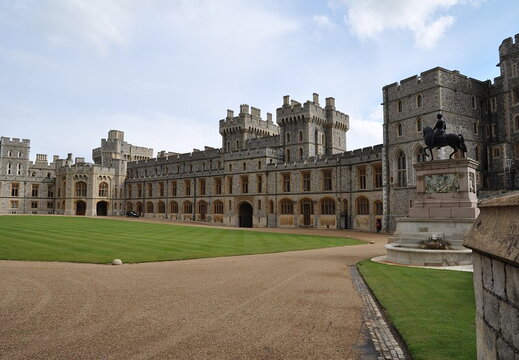 The Upper Ward The Quadrangle windsor-castle 07